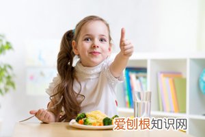 小孩脸上有白色块是什么 ，小孩脸上有白色块是什么意思