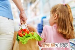 六岁小孩晚上咳嗽是怎么回事吃什么药，六岁小孩晚上咳嗽是怎么回事？