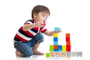 小孩额头上有白色的点点是怎么回事图片，小孩额头上面出现白斑是什么情况？