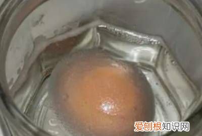 怎样可以把生鸡蛋切开吃 ，怎样可以把生鸡蛋切开不碎？