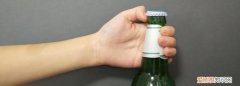 没有瓶起子怎么打开啤酒瓶 ，没有起子的情况下怎么开啤酒瓶？
