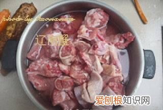 如何炖好吃的鸡肉排骨，排骨炖鸡的做法大全家常窍门