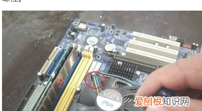 电脑怎么拆风扇，cpu风扇怎么拆下来