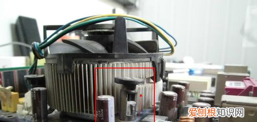 电脑怎么拆风扇，cpu风扇怎么拆下来