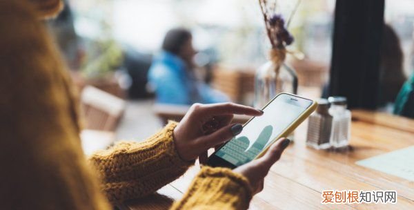 手机上怎么查话费，电信手机怎么查话费