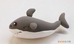 如何用橡皮泥做鲨鱼模型，橡皮泥彩泥手工制作鲸鱼的方法