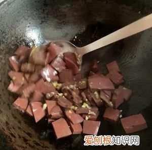 韭菜炒猪血怎么做，韭菜猪血怎么炒好吃