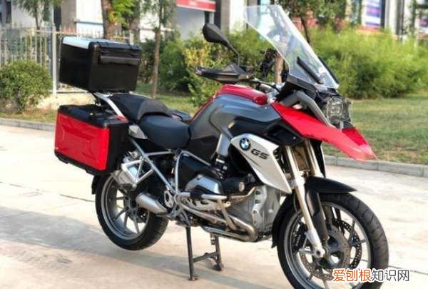 什么车标是鸟嘴，一个椭圆中间像一个鸟嘴的是什么车标志