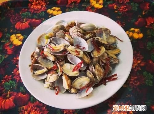 蛤蜊怎么炒，河里的蛤蜊怎么才能炒烂