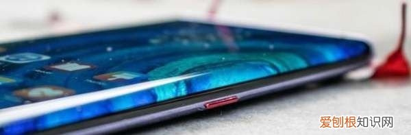 挖孔屏和水滴屏的区别，骁龙手机水滴屏好还是穿孔屏好呢