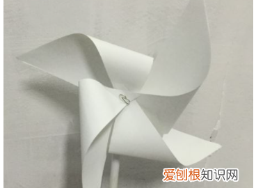 怎么用纸折风车，如何用纸折风车视频