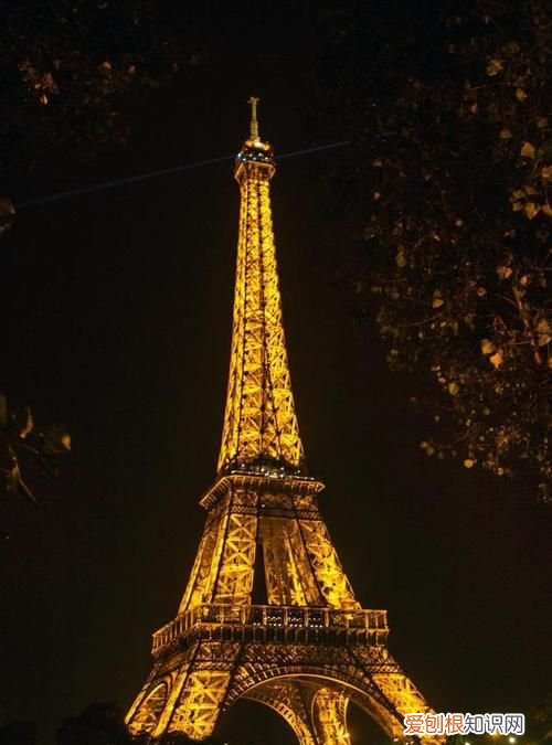 埃菲尔铁塔象征着什么，有人送你埃菲尔铁塔项坠有什么意义