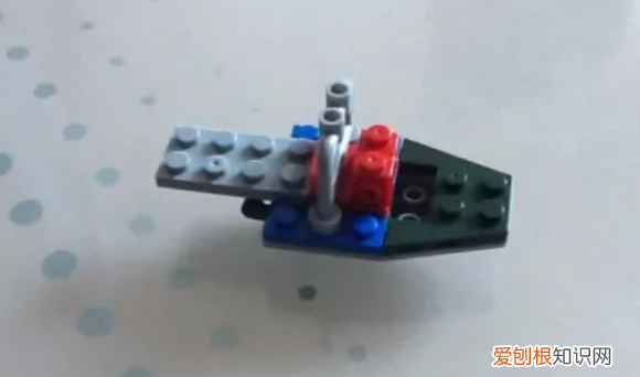 小颗粒积木拼装教程视频，如何完成微小颗粒积木的拼装