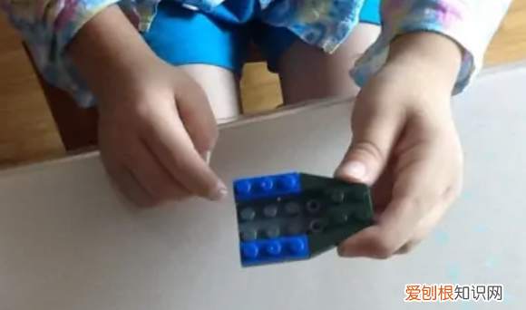 小颗粒积木拼装教程视频，如何完成微小颗粒积木的拼装