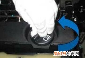 发动机润滑机油在哪,汽车润滑油在哪里加