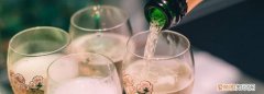 起泡酒和香槟的区别,千万别闹笑话了 ，起泡酒与香槟尝起来有什么不一样？