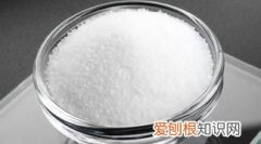 和面时加盐,盐在面团中起到了什么作用呢