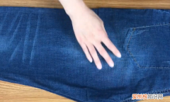裤子的收纳方法，折叠裤子的简易方法