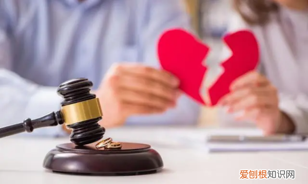 与他人同居生子算重婚罪