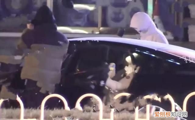 《觉醒年代》男配恋情被拍！曾被扒脚踏两条船，涉事女孩晒时间线