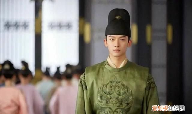 《觉醒年代》男配恋情被拍！曾被扒脚踏两条船，涉事女孩晒时间线