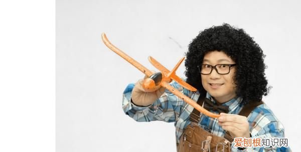 坐飞机为何不祝“一路顺风”?电吹风辐射比手机大多了?科普求证式课程上电视