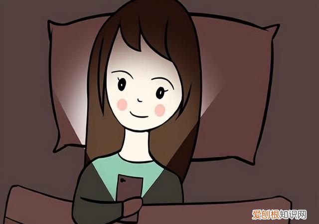 睡觉时为什么手机不能放在枕边,手机睡觉前放在枕边会不会有辐射