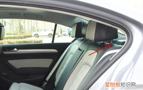 汽车后座怎么卸下来，斯柯达速派后座怎么拆