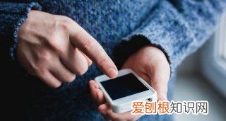 如何用手机给照片更换底色，手机照片换背景底色怎么换红色