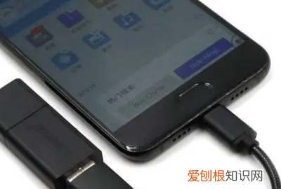 把电脑上的文件传到手机，电脑桌面的文件怎么传到手机里面