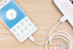 把电脑上的文件传到手机，电脑桌面的文件怎么传到手机里面