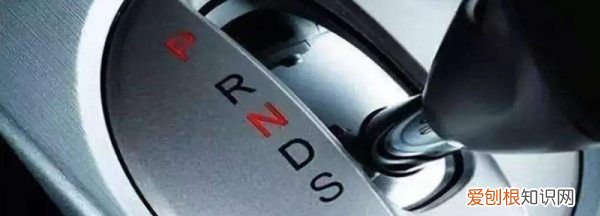 自动挡的车怎么开