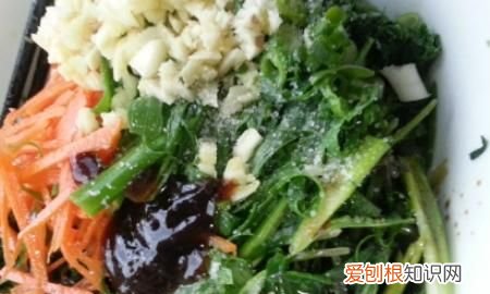 东北大叶芹怎么吃，东北山野菜——炝拌大叶芹的做法