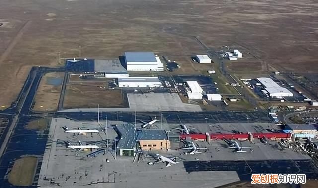 为什么格陵兰岛和冰岛名字是反的