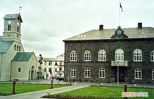 为什么格陵兰岛和冰岛名字是反的