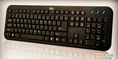 键盘上f1到f12功能键的具体功能是由什么定义的