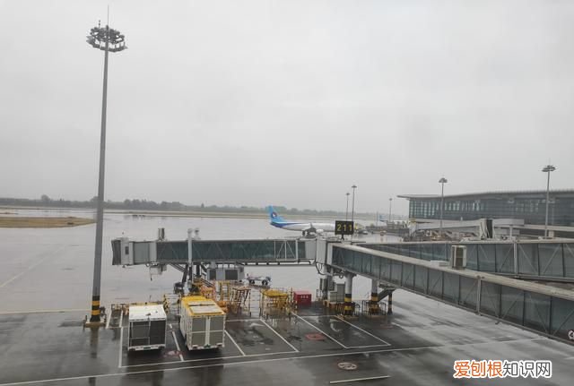 天青色等烟雨,而我在等你下一句