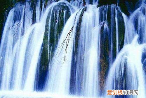 望庐山瀑布抒发了什么之情，望庐山瀑布抒发了作者的什么之情?