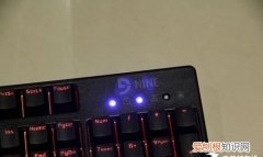 键盘调灯光是哪个键