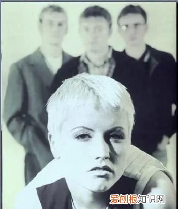 滚石乐队鼓手是谁，国外比较有名的乐队有哪些