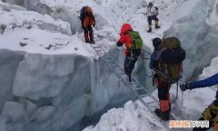 的珠峰高度是多少，中国第一次登上珠穆朗玛峰的时间是哪一年