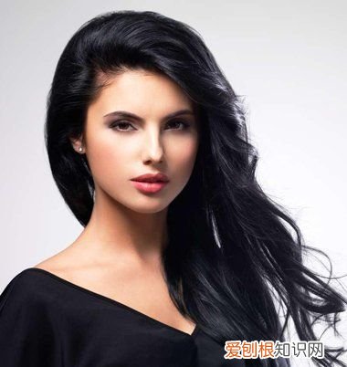 中国人的头发是什么颜色的，头发黑颜色的可以染成棕黑色