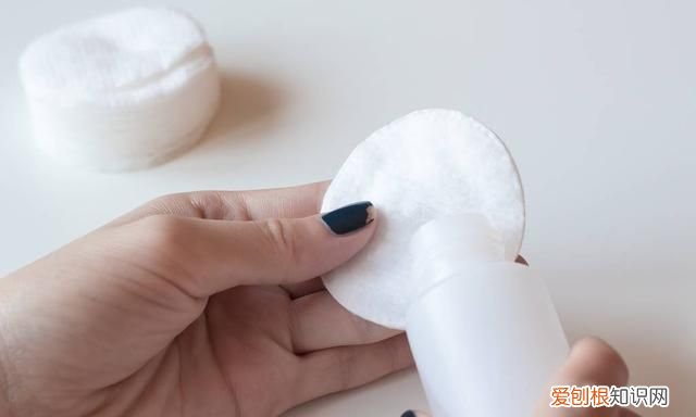 生活技巧小妙招小白鞋发黄怎样洗