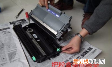 大打印机怎么换墨粉盒，联想打印机怎么加入墨粉