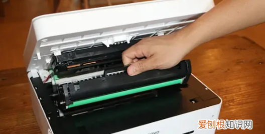 大打印机怎么换墨粉盒，联想打印机怎么加入墨粉