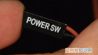 主板power sw怎么插