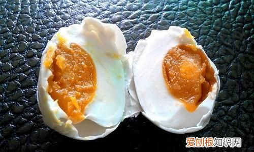 盐蛋咸了怎样去掉里面的盐，咸鸭蛋太咸了怎么办怎么让它变淡