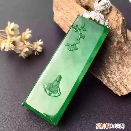 翡翠和玉的区别是什么哪一个更好？