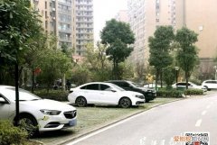 小区地面停车位归谁所有，小区地面车位属于全体业主所有吗