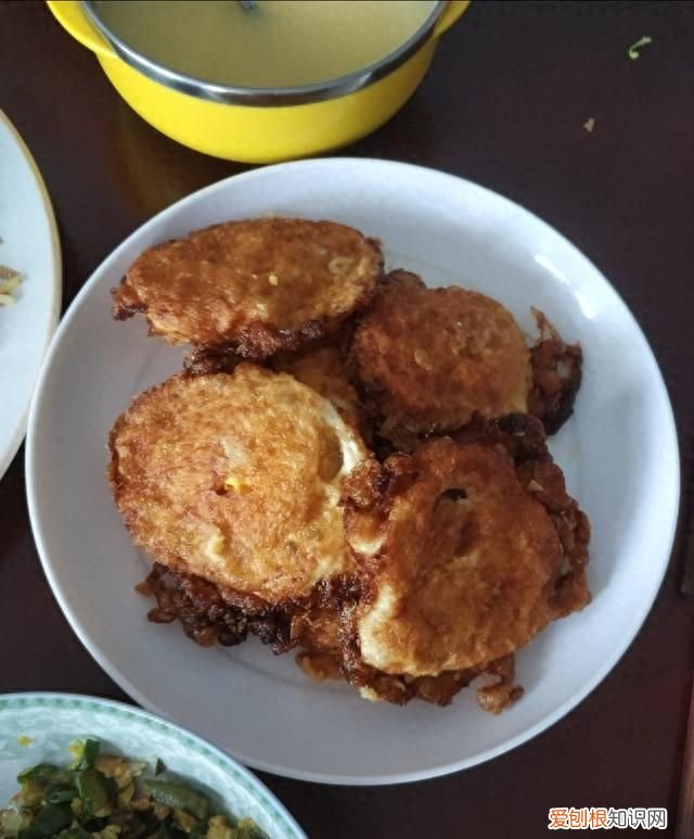 吃喝记录：农村人的丰盛早餐以鸡蛋为主，主食煎饼喝的玉米粥胡豆